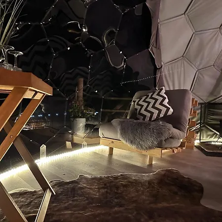 Deerstone Glamping- Pendle Hill Dome 럭셔리텐트 Earby