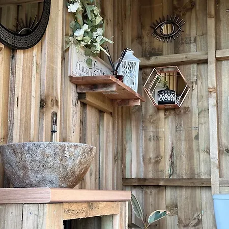 Deerstone Glamping- Pendle Hill Dome 럭셔리텐트 Earby