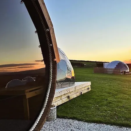Luxury tent Deerstone Glamping- Pendle Hill Dome Earby