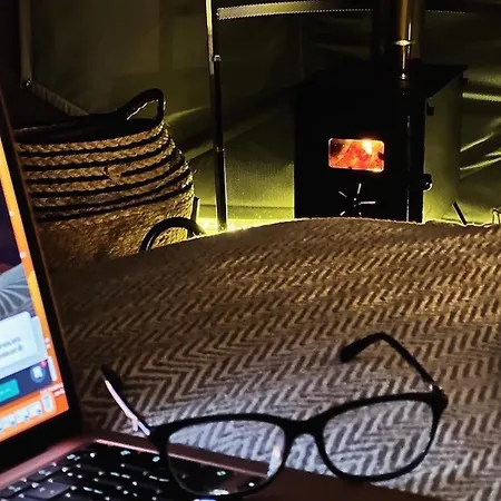 Deerstone Glamping- Pendle Hill Dome Earby